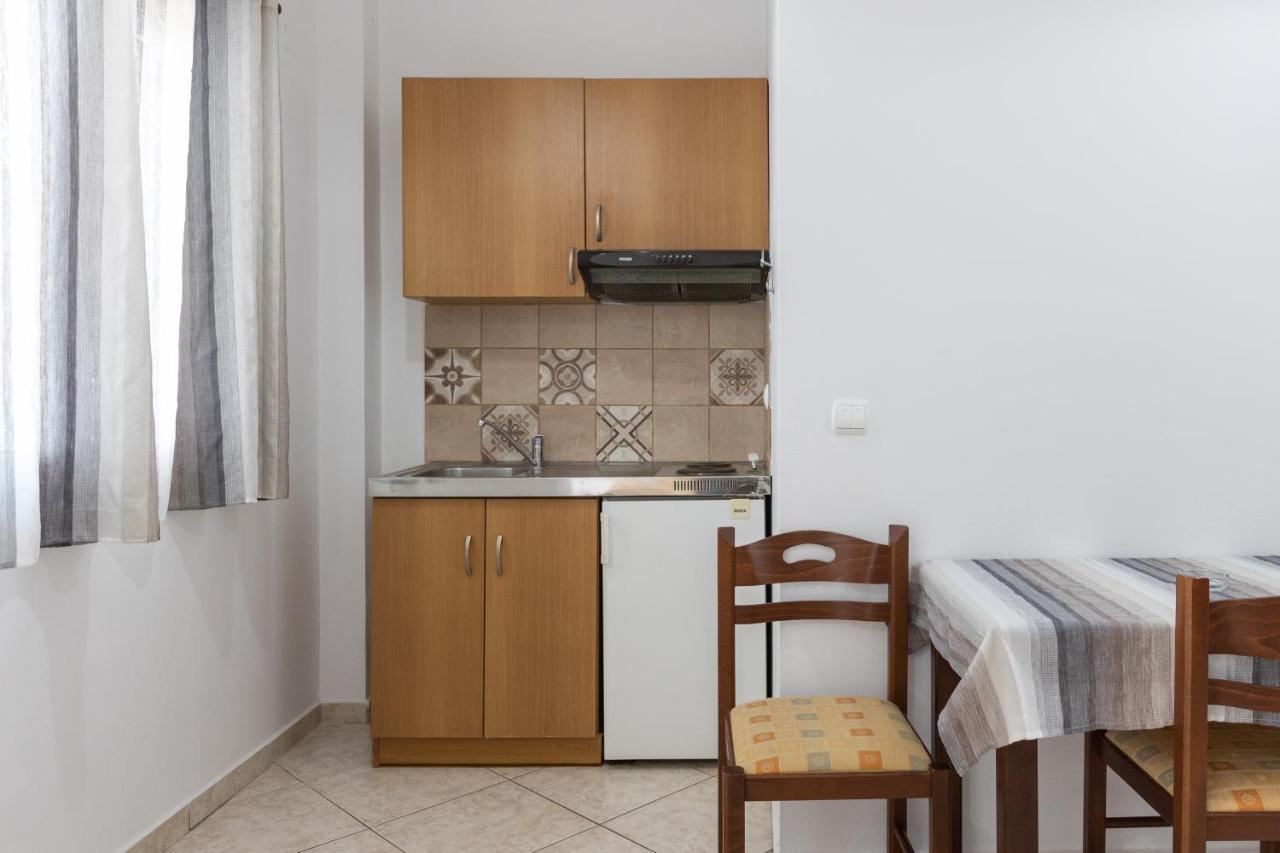Alicia Studios Fársa Екстериор снимка