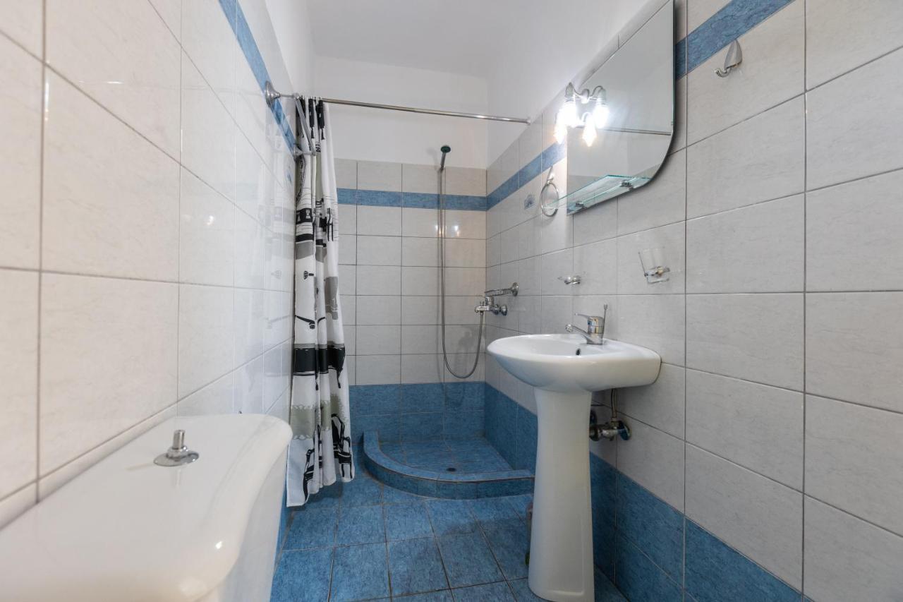 Alicia Studios Fársa Екстериор снимка